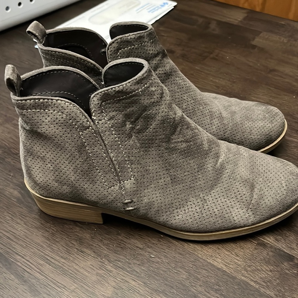 Gray boots, size 8.5